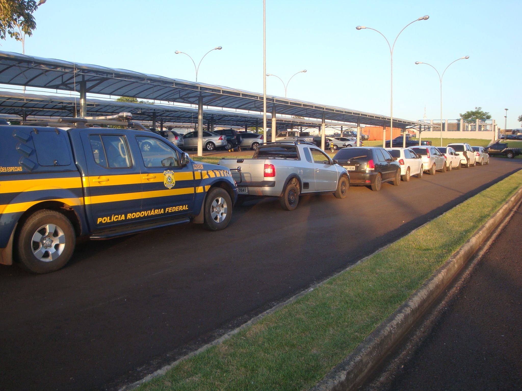 PRF apreendeu dez carros usados no contrabando de cigarros paraguaios em Santa Terezinha de Itaipu | Polícia Rodoviária Federal / Divulgação