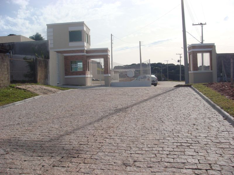 Entorno de empreendimento da construtora Strobel ganhou pavimentação, meio fio, ajardinamento e relocação de iluminação | Divulgação