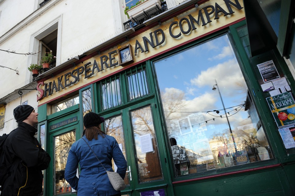 A entrada da livraria Shakespeare & Company, especializada em literatura em língua inglesa | Miguel Medina/AFP Photo
