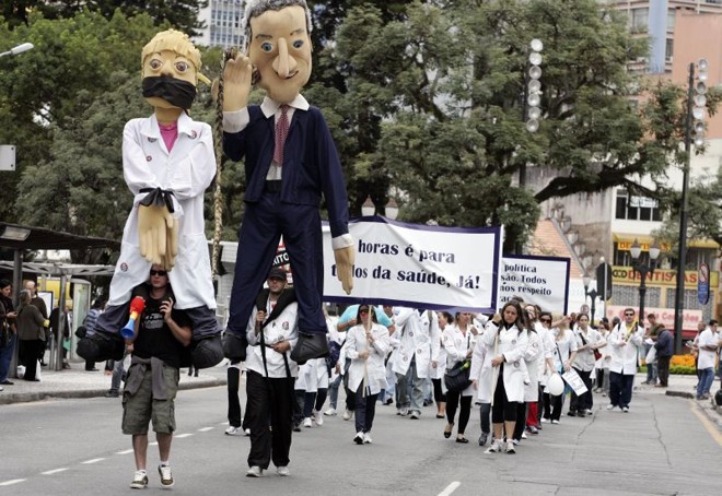 Cerca de 1,1 mil trabalhadores da saúde da rede municipal estão em greve desde a segunda-feira (5) |