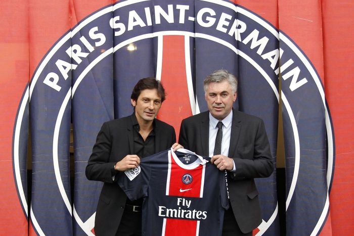 Diretor esportivo, brasileiro Leonardo apresenta o técnico Carlo Ancelotti no Paris Saint-Germain | Benoit Tessier / Reuters