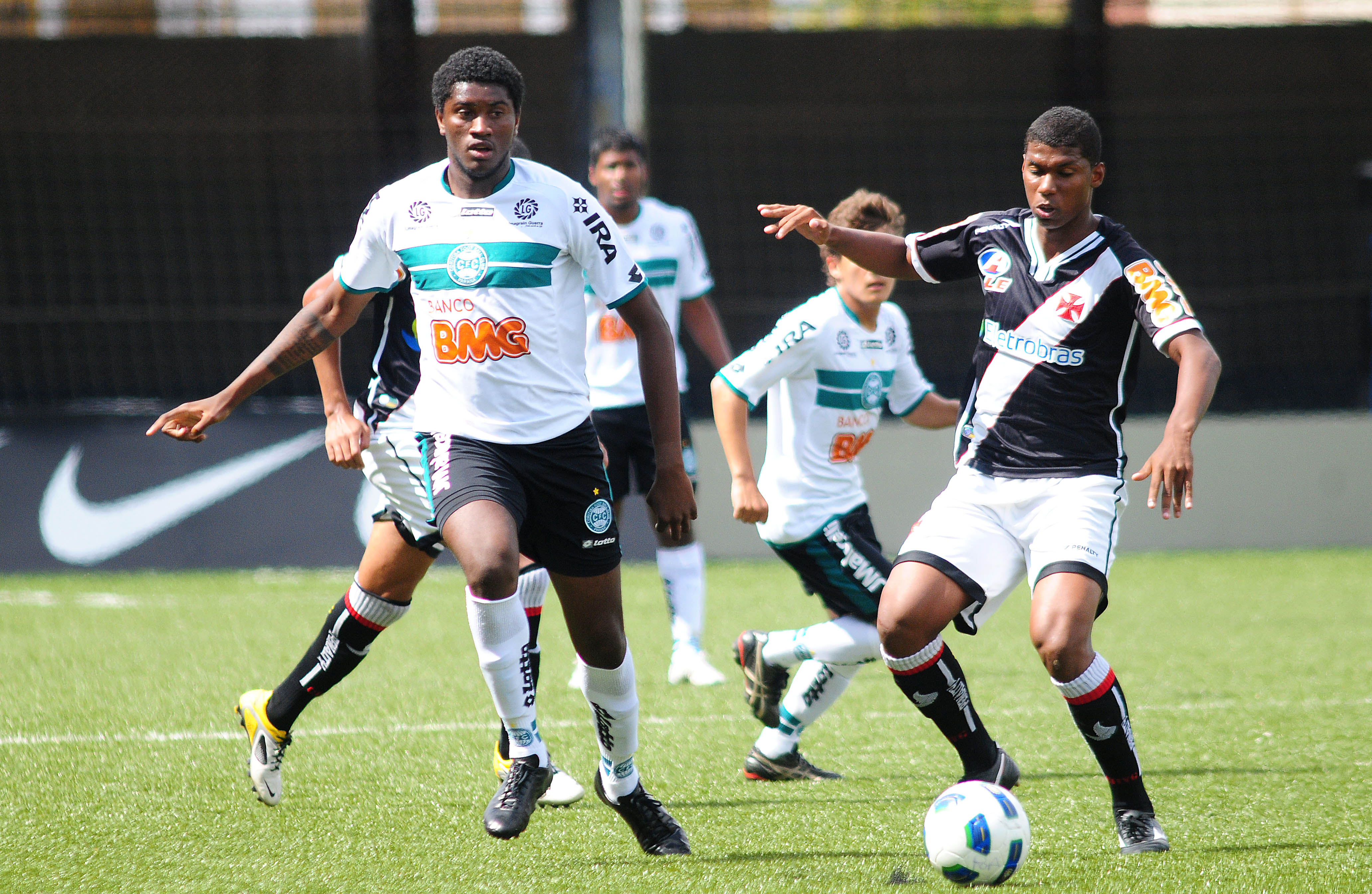 Volante Guaraci é um dos jogadores da base que deve subir para o profissional do Coxa em 2012 | Marcelo Campos / FGF