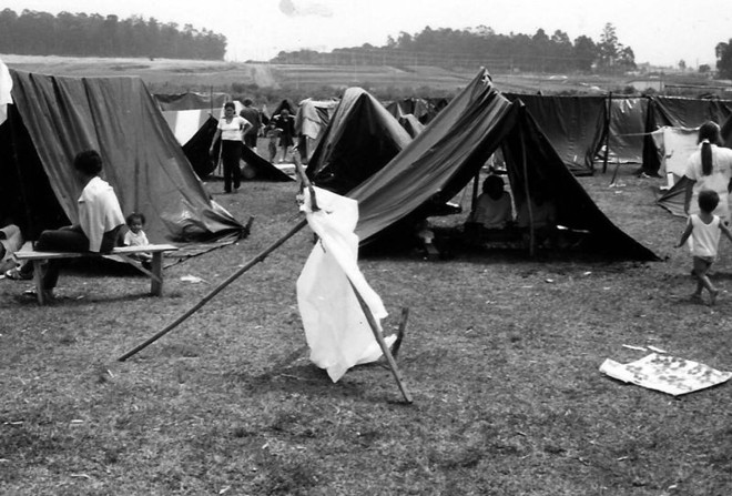 Acampamento da ocupação feita em 1988 e que desencadeou a formação do bairro nos moldes de hoje |