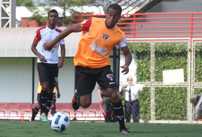Empresário de Lucas afirma que Chelsea ofereceu R$ 72 milhões pelo jogador ao São Paulo | Luiz Pires/VIPCOMM