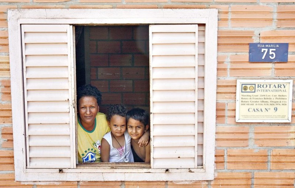 A Fundação Rotária custeou 25% do valor da moradia onde Jurema Particheli vive com os filhos | Fotos: Hugo Harada / Gazeta do Povo