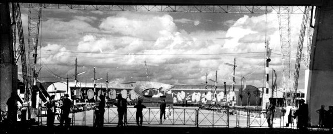Fotografia da entrada para o recinto da Exposição |