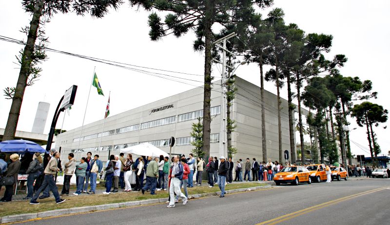 Filas no TRE, no Parolin: até o momento, atendimento tem sido rápido | Priscila Forone/ Gazeta do Povo