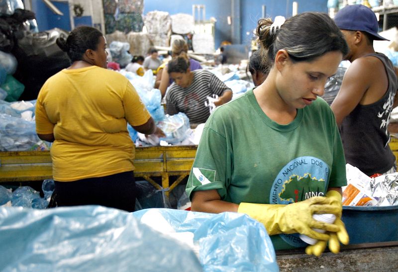 A cooperativa Catamare reúne hoje 47 catadores de Curitiba que conseguem melhores preços com a venda do material coletado | Hugo Harada/ Gazeta do Povo