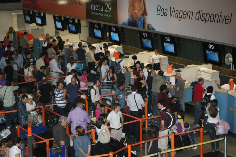 Movimento no Afonso Pena deve chegar a 8,4 milhões de pessoas em 2014. | Aniele Nascimento/Gazeta do Povo