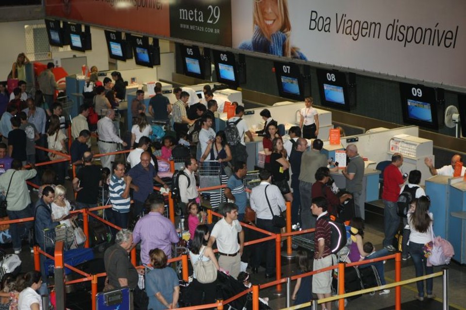 Movimento no Afonso Pena deve chegar a 8,4 milhões de pessoas em 2014. | Aniele Nascimento/Gazeta do Povo