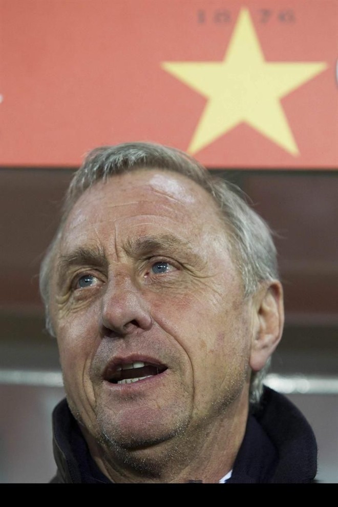 Radicado em Barcelona desde os anos 70, Cruyff comandou a seleção catalã no amistoso | 