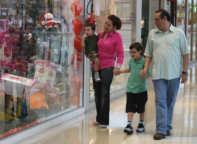 Fábio Motta e Danielle Vieira passaram a gastar mais com lazer após a chegada dos filhos | Ivonaldo Alexandre/Gazeta do Povo