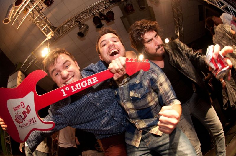 Cacofônicos inclui doses de pop em som inspirado nos Arctic Monkeys | Divulgação