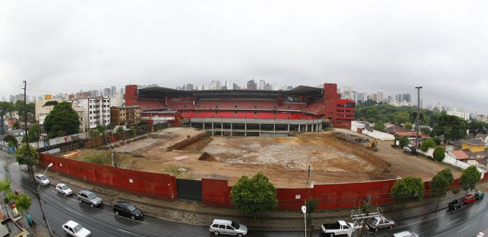 A conclusão da Arena para a Copa 2014 depende da desapropriação de terrenos vizinhos, o que deve ocorrer em três meses | Daniel Castellano/ Agência de Notícias Gazeta do Povo