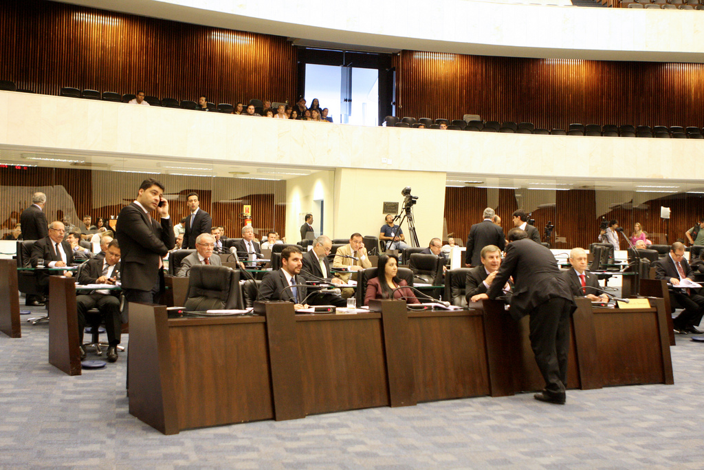 Deputados realizaram quatro sessões em um só dia e anteciparam férias. Votações só voltam em fevereiro de 2012 | Nani Gois / Divulgação Alep