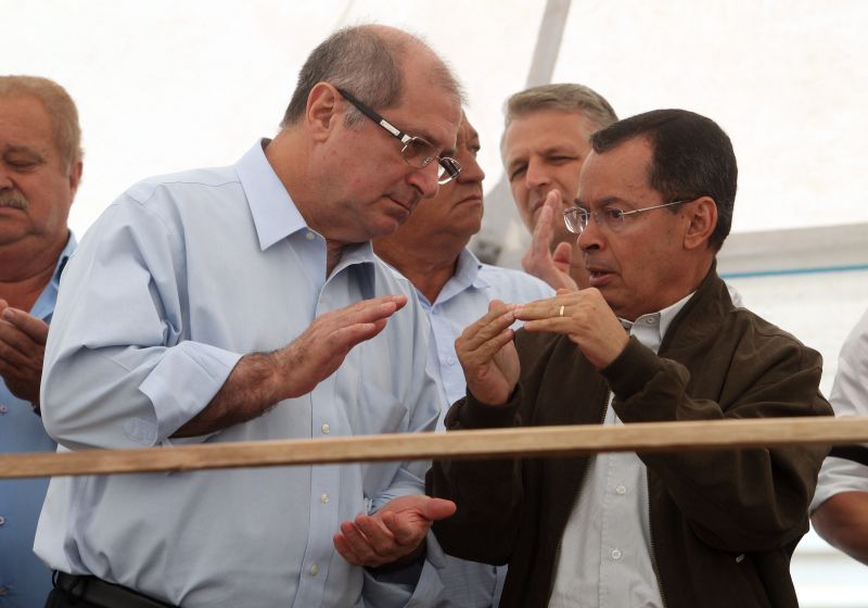 Ministros da Comunicação, Paulo Bernardo (esq), e dos Transportes, Paulo Passos, durante inauguração | Josué Teixeira/Gazeta do Povo