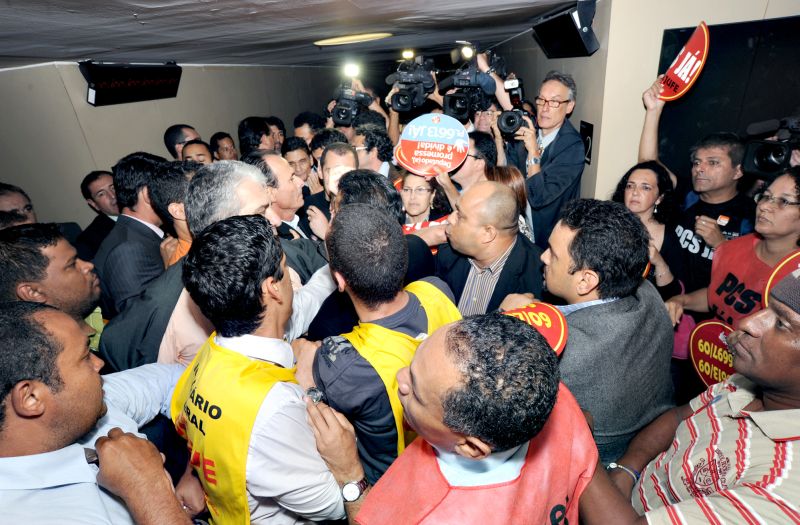 Confusão no Congresso: servidores do Judiciário protestam por não terem conseguido incluir reajuste no orçamento de 2012 | Leonardo Prado/ Ag. Câmara