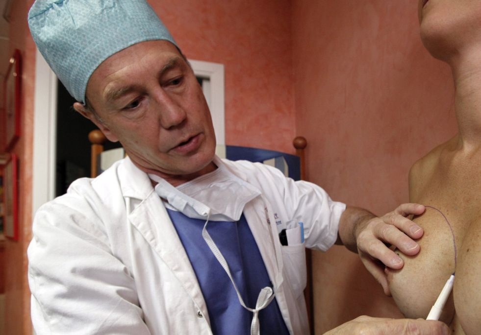 Suspeita de que implantes fabricados pela Prótese de Implante Poly poderiam causar câncer é descartada | Reuters