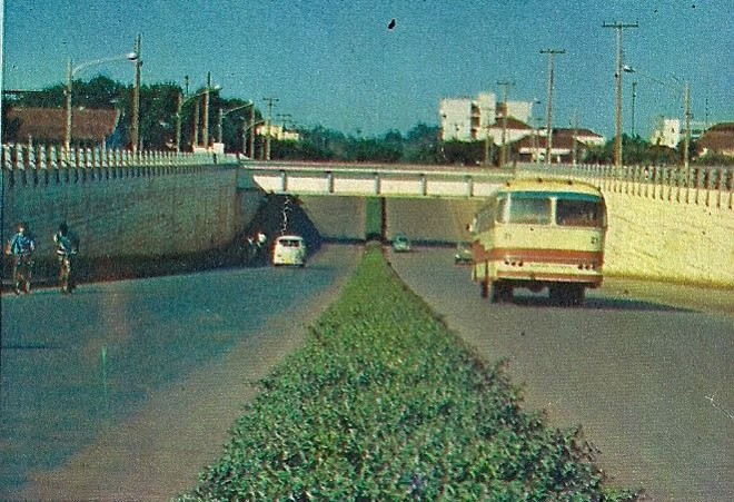 Segundo relatos, muitos veículos passavam pelo local na década de 1970 | 