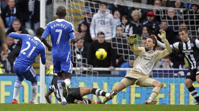 Kalou marca o segundo gol do Chelsea diante do Newcastle, aos 43 minutos da etapa final | Graham Stuart/ AFP