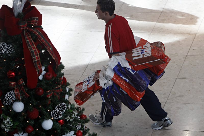 Consumidor em shopping de Curitiba | Albari Rosa/Gazeta do Povo