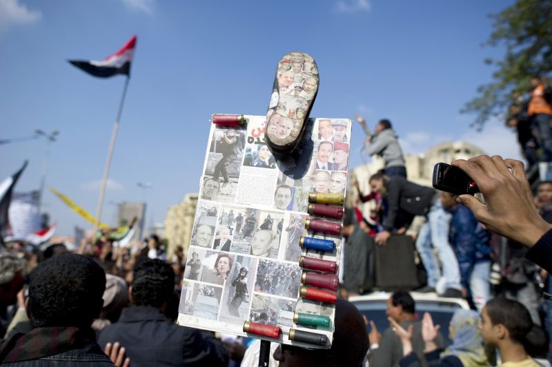 Manifestantes protestam no centro do Cairo para lembrar a repressão policial | Odd Andersen/AFP