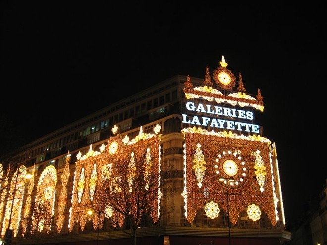 Outra grande criação do italiano foi a iluminação da Lafayette, em Paris |