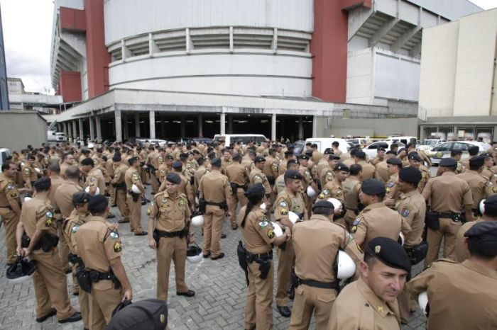 Com a contratação de 1,5 mil jovens de 18 a 23 anos para serviços administrativos na PM a expectativa é liberar o mesmo número de policiais militares para serviços de rua | Daniel Castellano / Gazeta do Povo