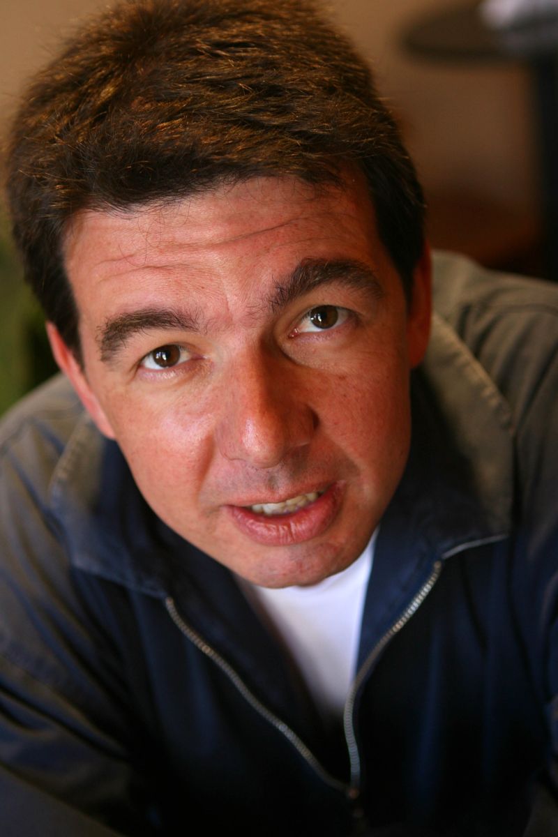 Santos usa experiência como passageiro de ônibus para compor livro-conto | Priscila Forone/Gazeta do Povo