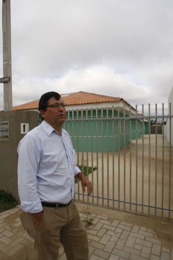 Valdenir Silva construiu três casas em Araucária, mas os compradores dos imóveis tiveram financiamento negado em agências da Caixa em três cidades | 