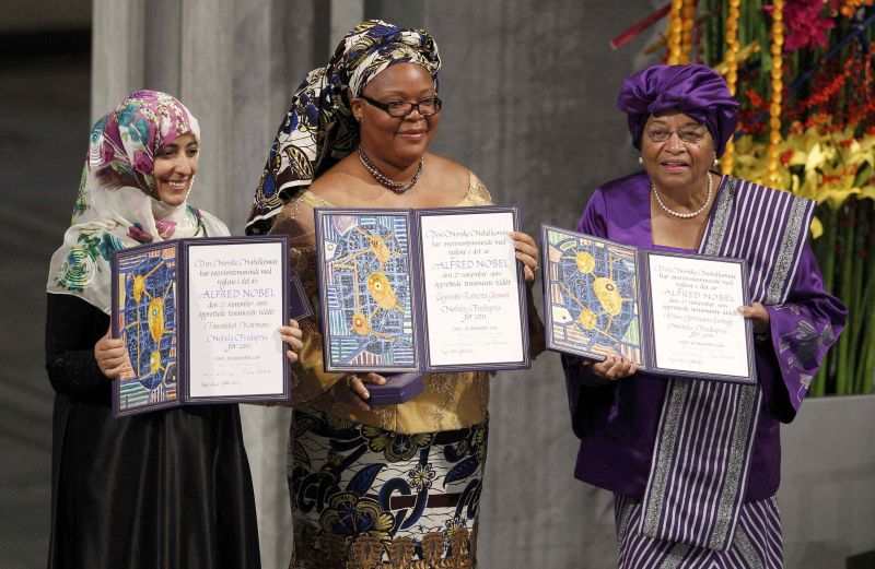Da esquerda para a direita: Tawakul Karman, Leymah Gbowee e Ellen Johnson-Sirleaf | REUTERS/Leonhard Foeger