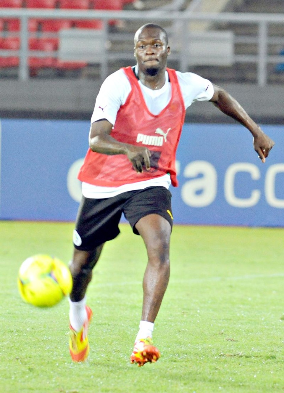 Copa Africana faz estrago em times europeus Moussa Sow, francês naturalizado senegalês e que atua no Lille, é um dos estrangeiros na Copa Africana de Nações | Abdelhak Senna/ AFP