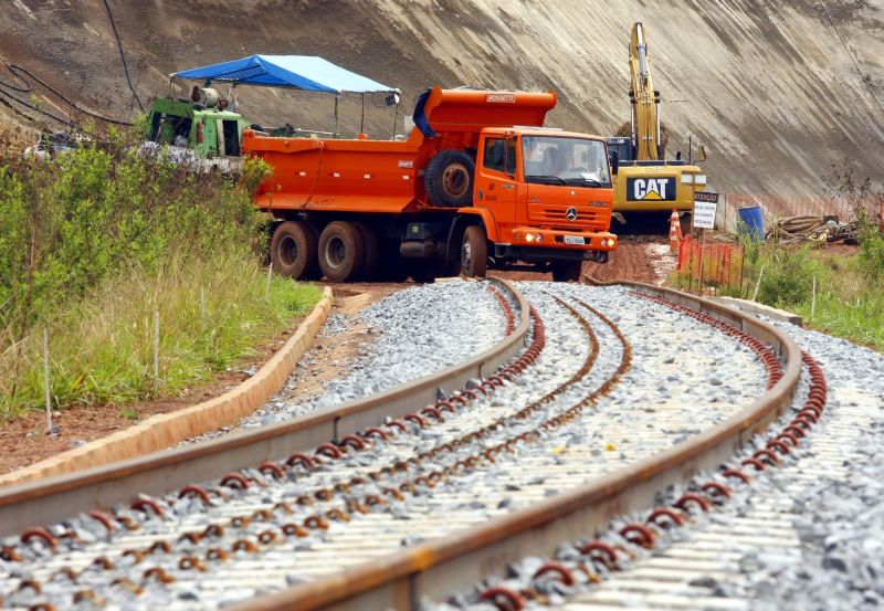 Construção de ferrovia em Goiás: ritmo de crescimento da malha ferroviária está bem abaixo do aumento da demanda | Hugo Harada/ Gazeta do Povo