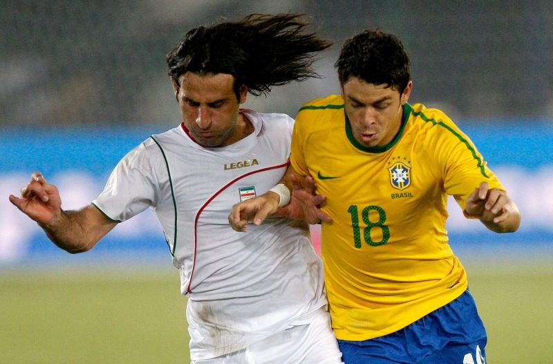 Grêmio desistiu de contratar o meia Giuliano (foto) | AFP