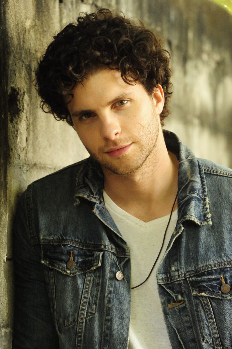 Thiago Fragoso teve fratura em cinco costelas após queda sobre plateia | João Miguel Júnior/Divulgação