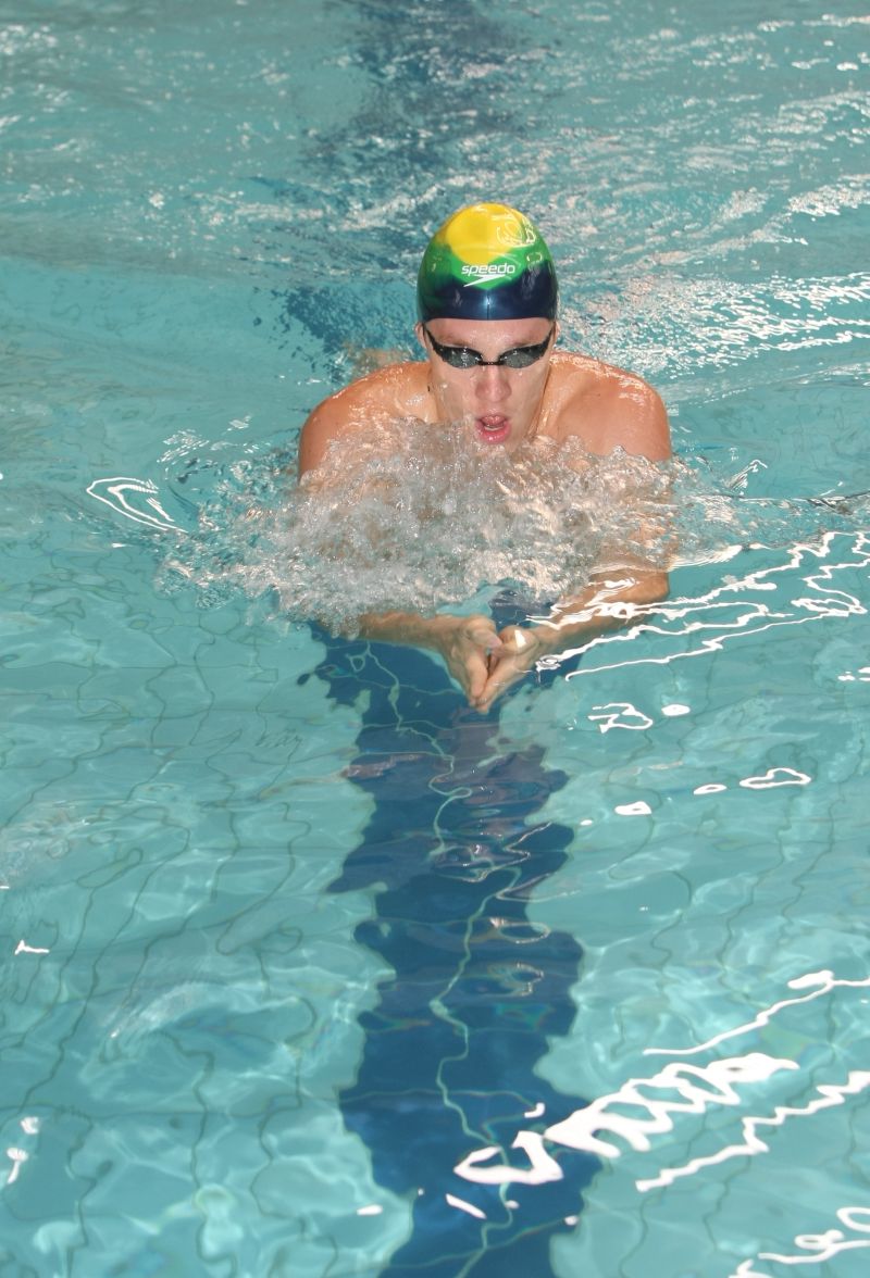 Henrique, 20 anos: No Mundial, nadei na cintura do Phelps até os 170 metros | Aniele Nascimento/ Gazeta do Povo