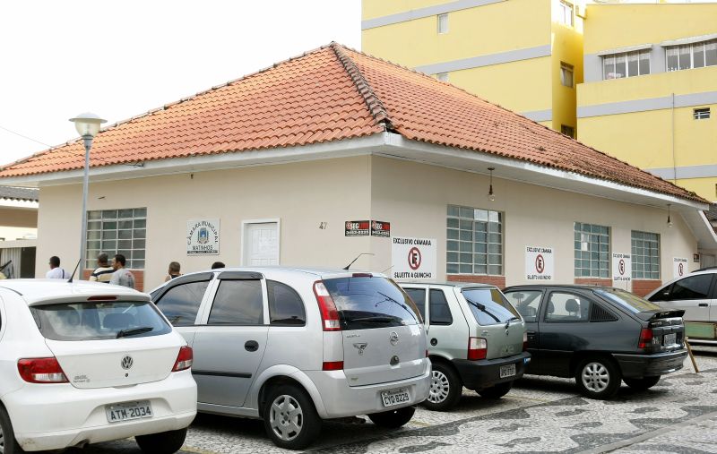 Câmara de Matinhos: copeira chegou a receber R$ 28.350 em diárias durante três anos | Hugo Harada / Gazeta do Povo