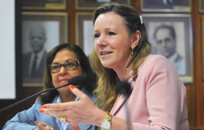 Senadora Vanessa Grazziotin (PCdoB-AM) |