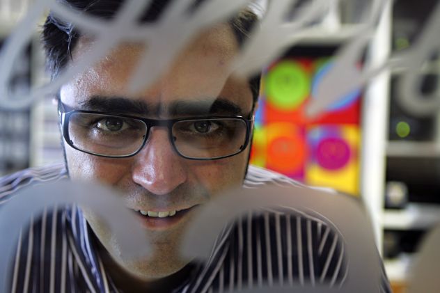 Joaquin Fernandez Presas usa o Twitter para compartilhar conteúdos com seus 1.739 seguidores e tirar dúvidas de alunos | Priscila Forone / Gazeta do Povo