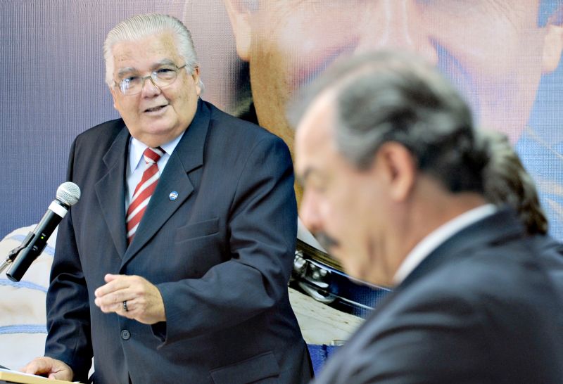 Marco Antonio Raupp (esq.), futuro ministro da Ciência e Tecnologia, e Aloizio Mercadante, o atual: continuidade de projetos pautou a escolha de Dilma | Marcelo Casal/ABr