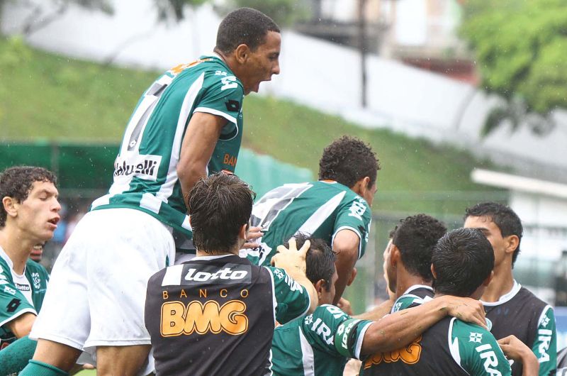 Jogadores do Coritiba comemoram o 7 a 0 sobre o Taboão da Serra | Roberto Vazquez/ Futura Press