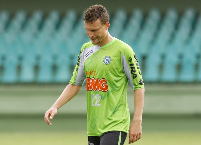Médicos do Coritiba vão esperar joelho de Cleiton desinchar pra fazer cirurgia | Hugo Harada / Gazeta do Povo