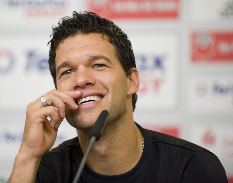 Michael Ballack não tem tantos motivos para sorrir de acordo com dirigente do Leverkussen | Kirsten Neumann / Reuters