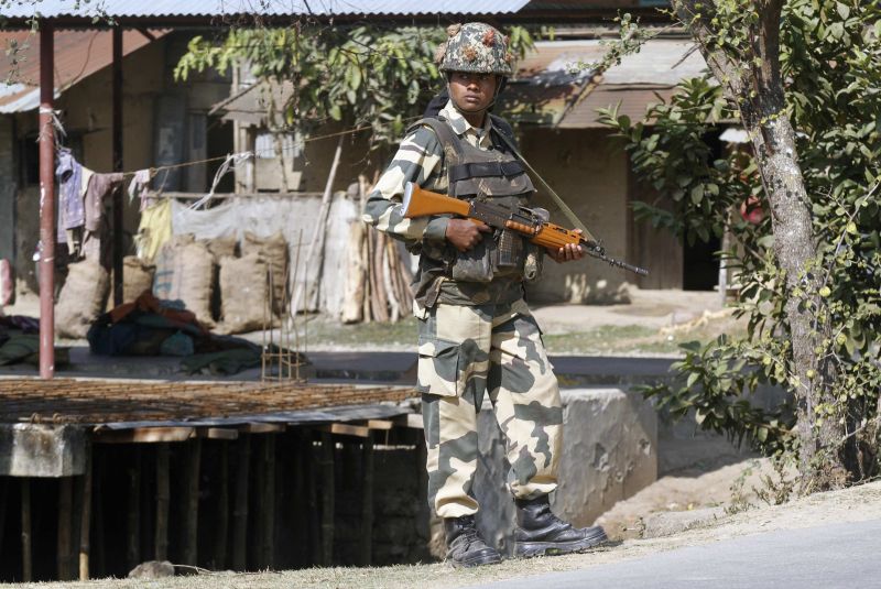 Policiais tentaram garantir a segurança nos postos de votação | Rupak De Chowdhuri/Reuters