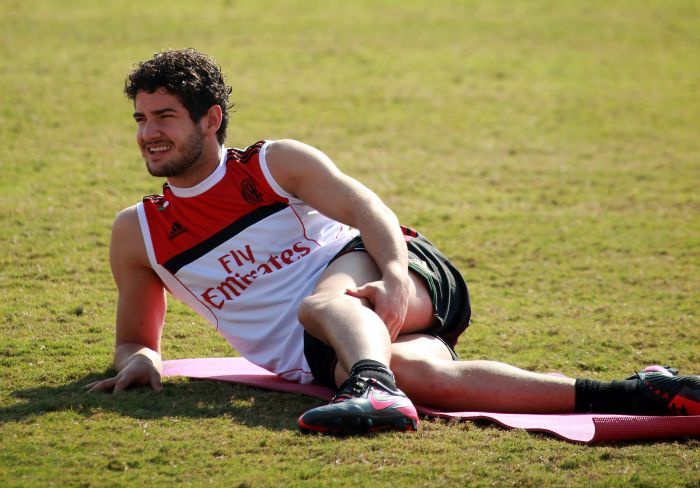 Atacante Alexandre Pato reclamou que técnico do Milan não conversava com ele | AFP