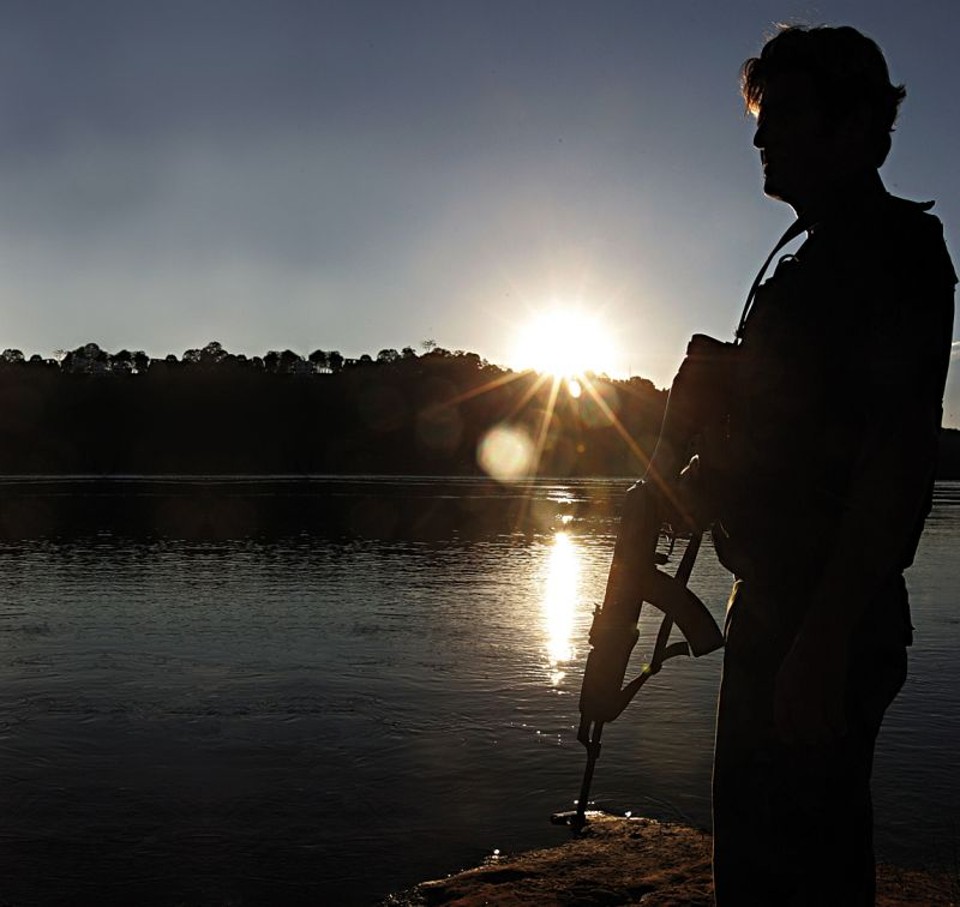 Taxa de homicídio na fronteira com Paraguai beira o absurdo Há pelo menos dez anos, a taxa de assassinatos na fronteira é o dobro da do estado: polícia não consegue conter violência | Christian Rizzi/Gazeta do Povo