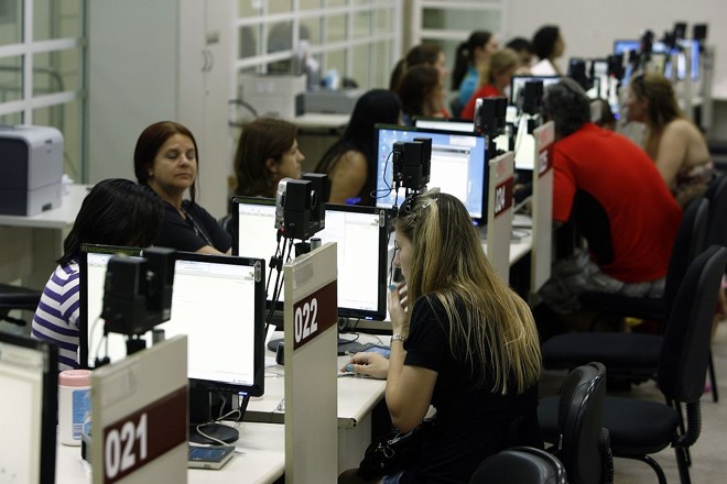 O trabalho de recadastramento durou 255 dias e terminou com mais um 1 milhão de pessoas atendidas | Hugo Harada/Arquivo Gazeta do Povo