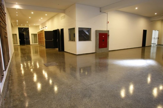Entrada da sala de cinema que funcionará no Centro Cultural do Portão: reformas estão em fase de acabamento |
