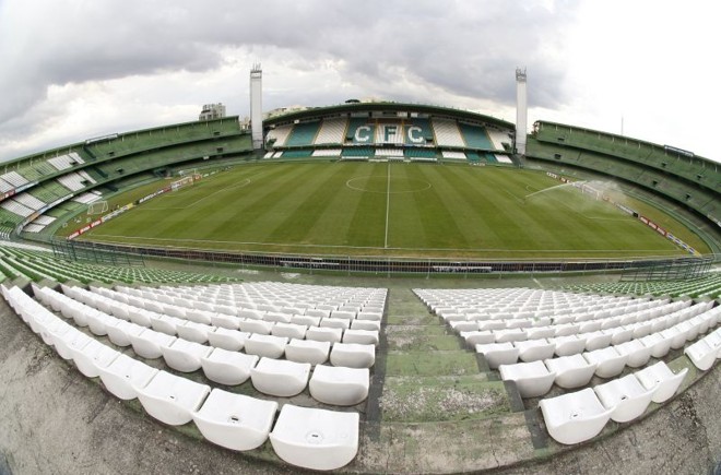 Diretoria paranista mantém afirmação de que Petraglia falou de acordo com o Coritiba para usar o Estádio Couto Pereira | Daniel Castellano / Gazeta do Povo