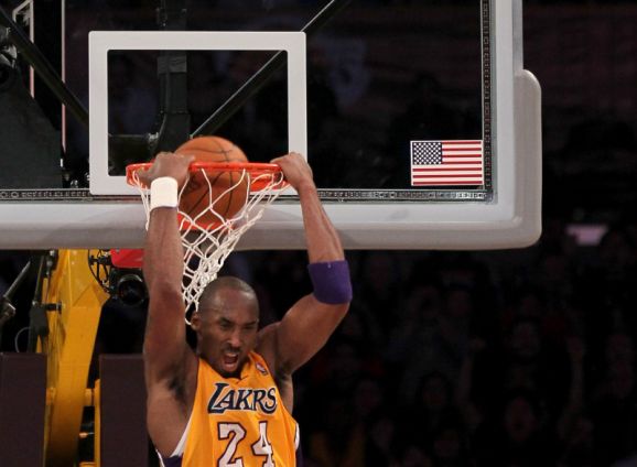 Kobe Bryant marcou 48 pontos na vitória do Lakers sobre o Suns na NBA | AFP